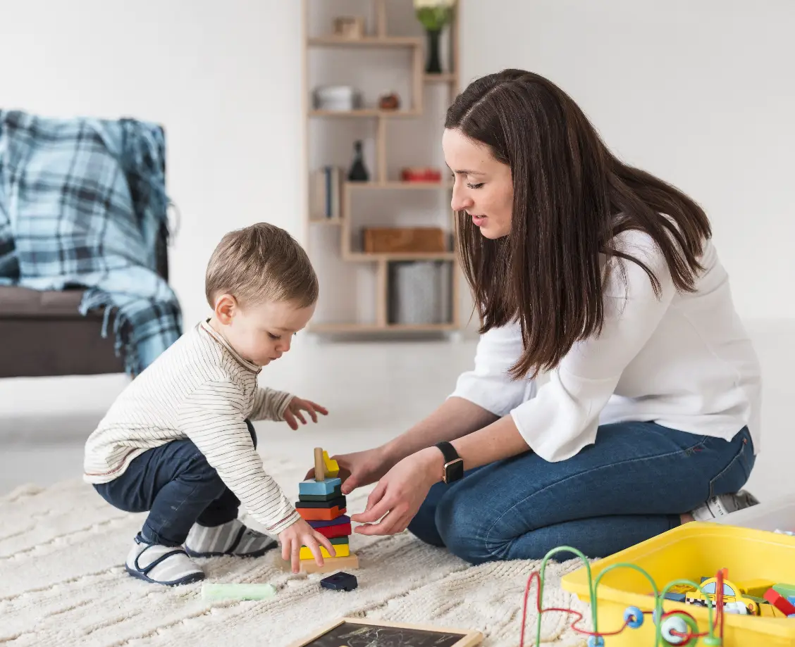 atencion temprana en psicologia infantil para un desarrollo saludable madre jugando con nino